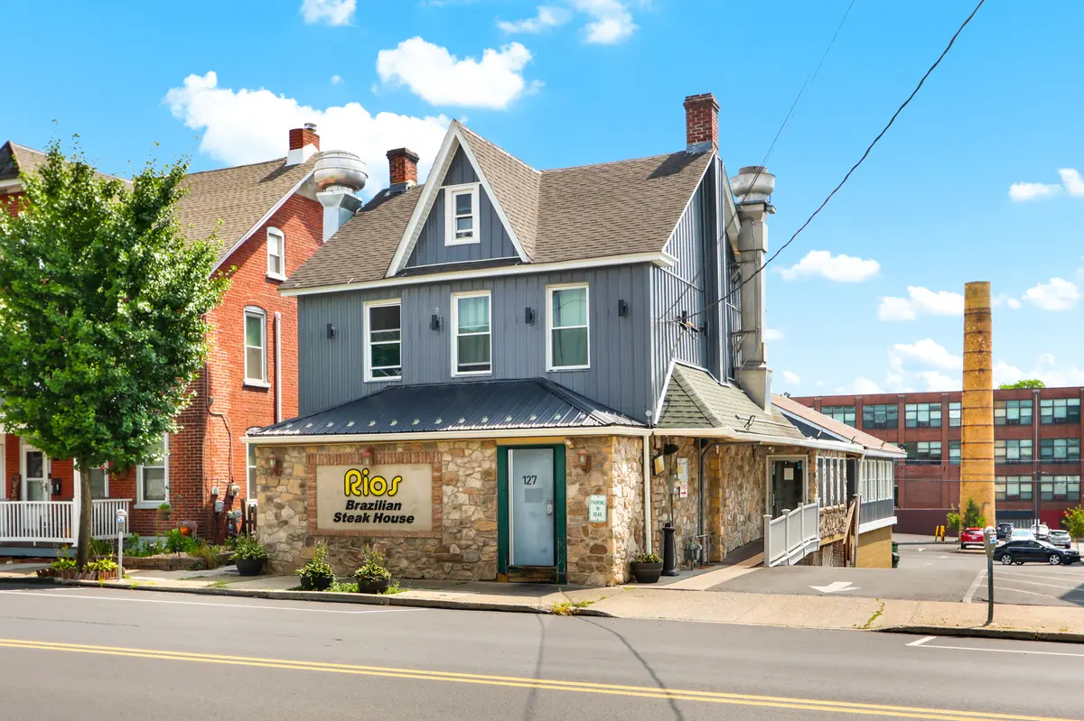 127 S Broad St, Nazareth, PA 18064-2119