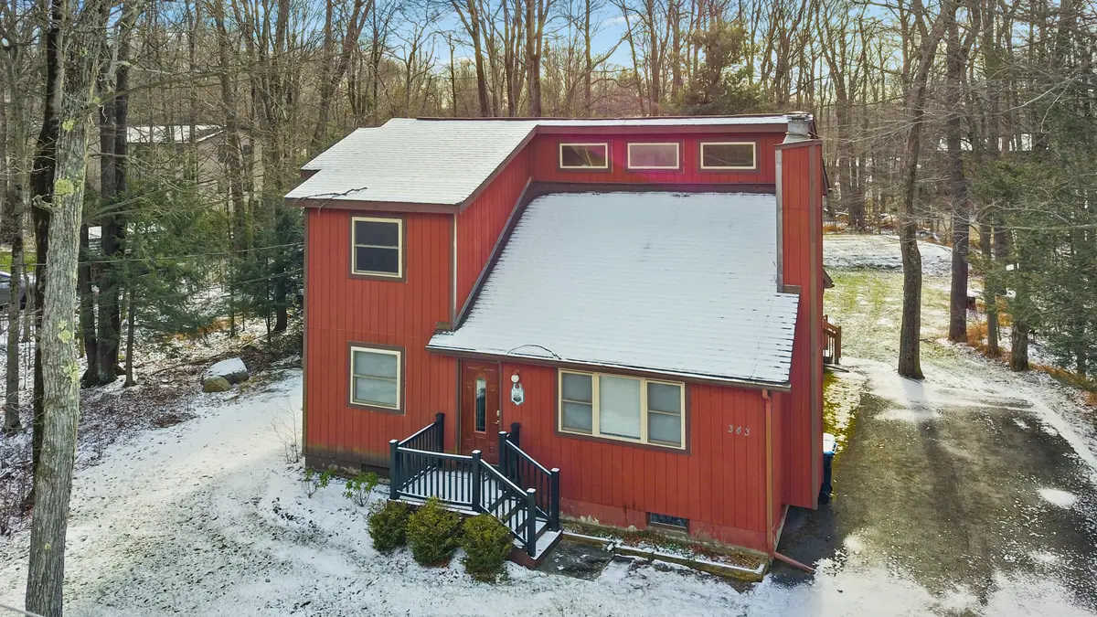 343 Echo Lake Rd, Tobyhanna, PA 18466-8289