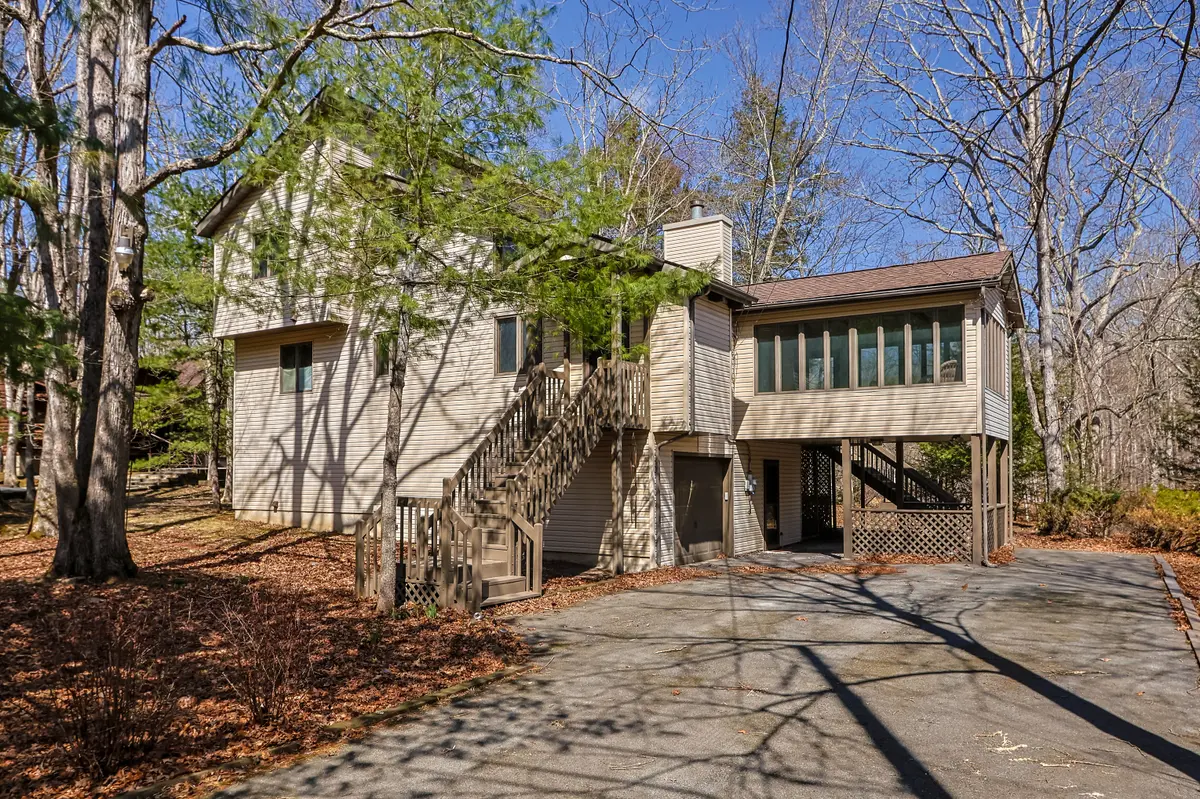 367 Saunder Dr, Bushkill, PA 18324
