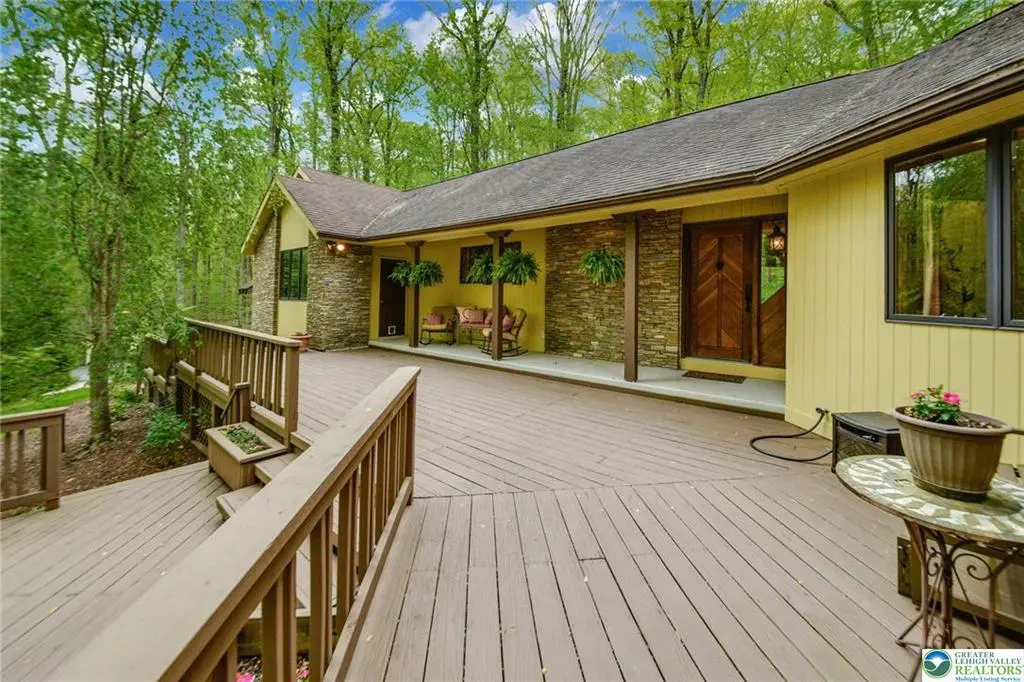 2330 Wood Ln, Allentown, PA 18103-7712