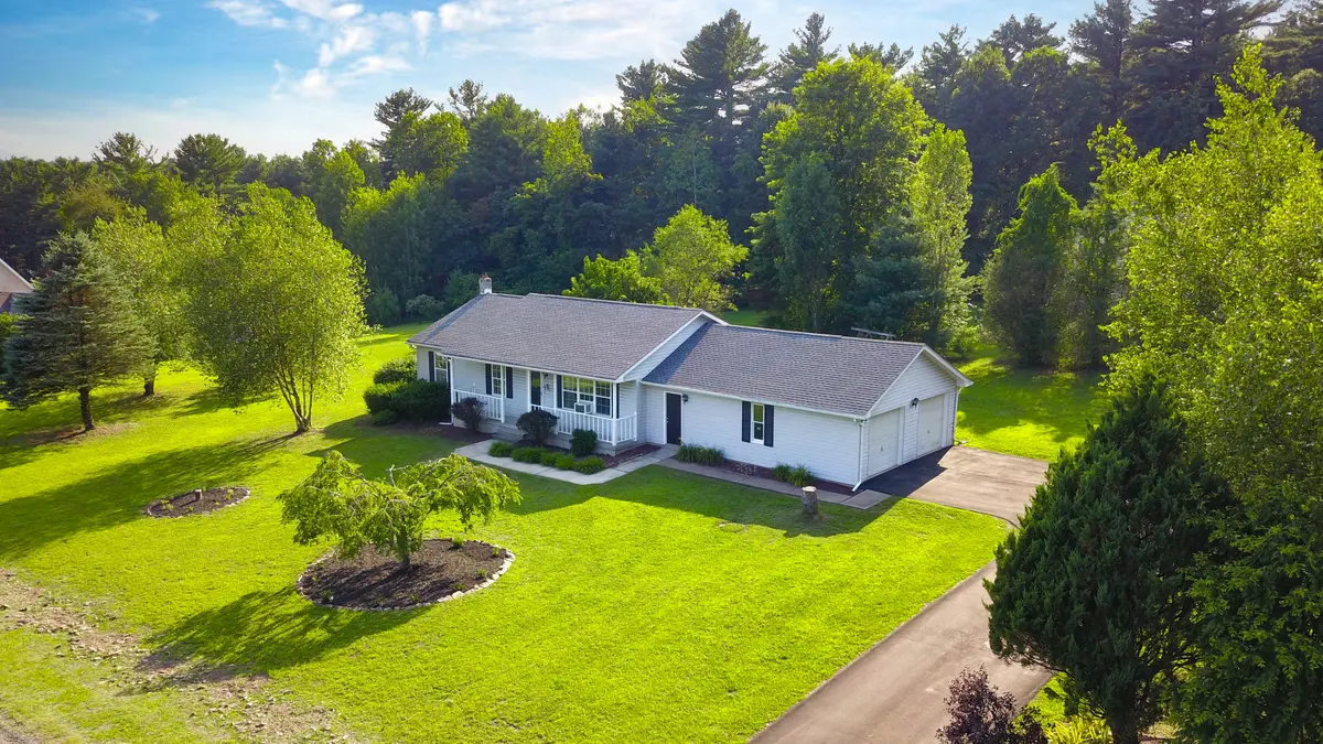 2241 Reo Dr, Effort, PA 18330-9734
