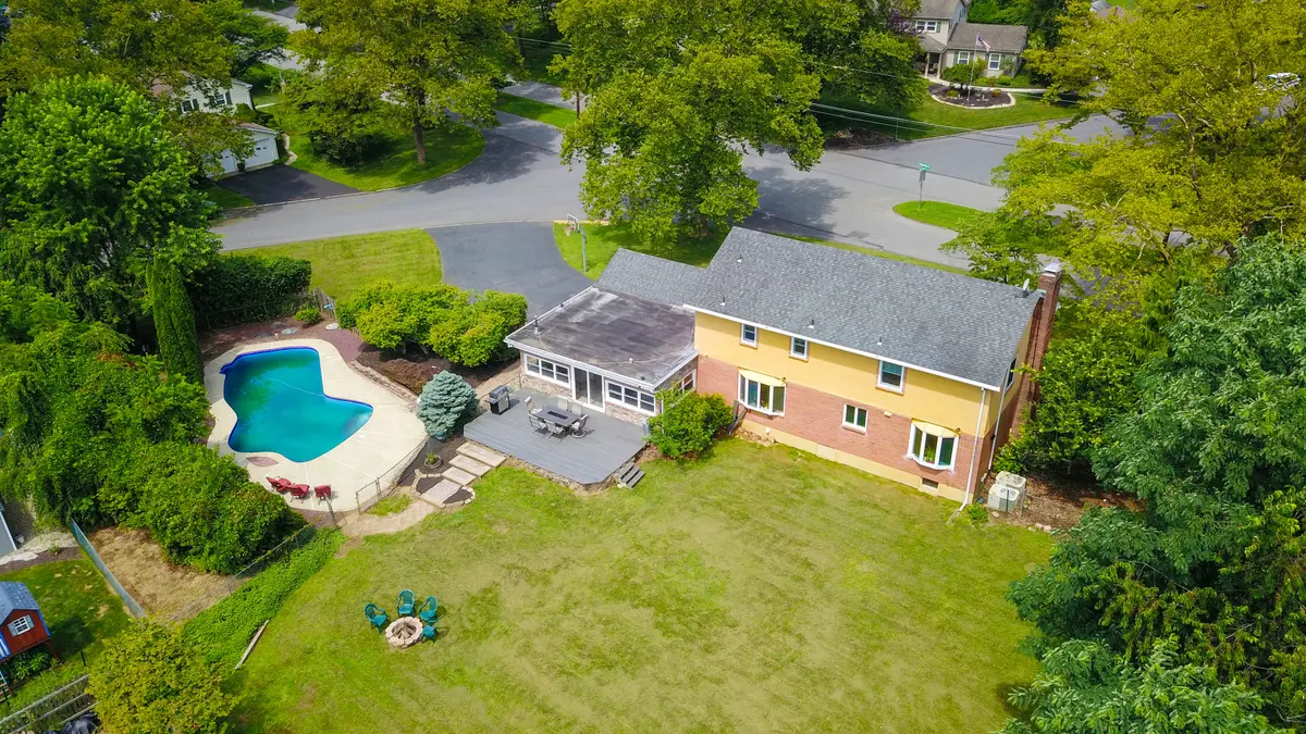 3660 Southwood Dr, Palmer Twp, PA 18045-5728