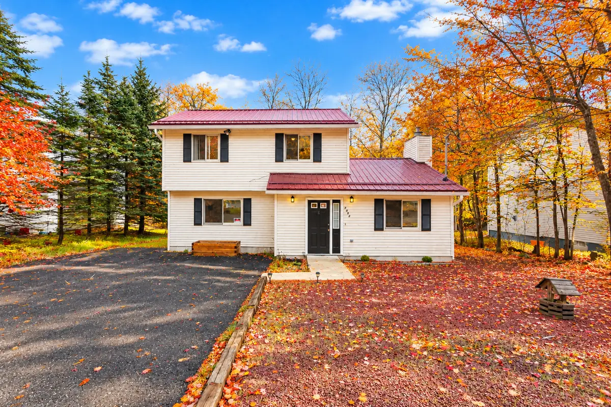 8407 Porcupine Dr, Tobyhanna, PA 18466-3455