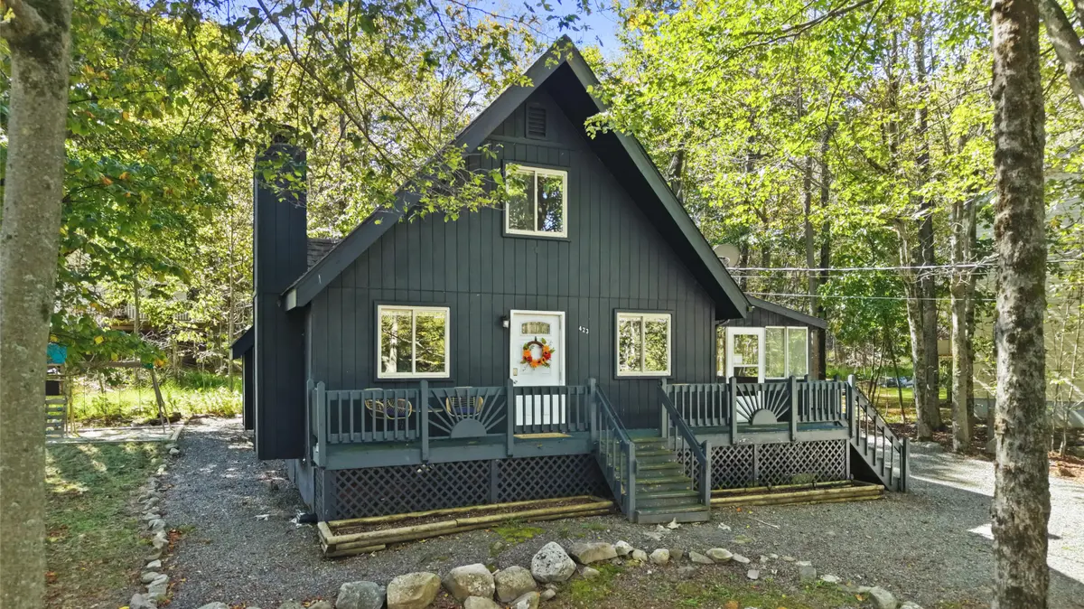 9820 Deerwood Dr, Tobyhanna, PA 18466-3877