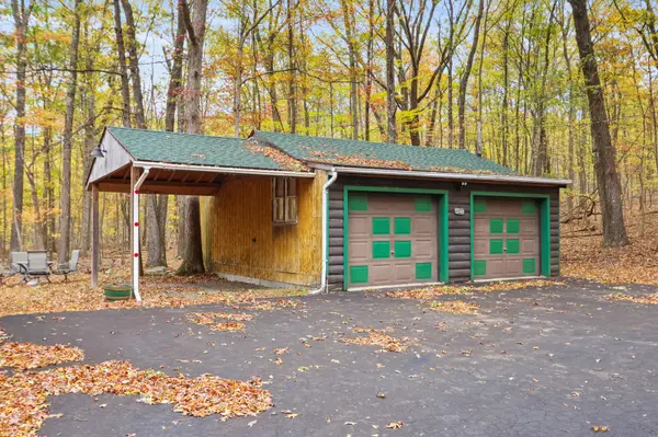 3714 Wysteria Ln, East Stroudsburg, PA 18302-9539