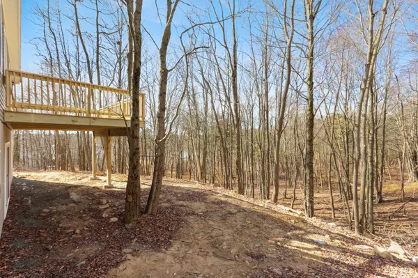 102 Eagle View Run, Long Pond, PA 18334-7762