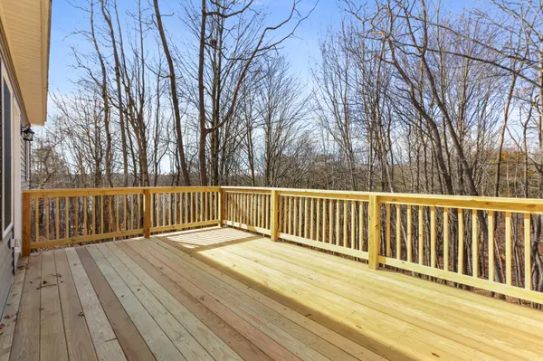 102 Eagle View Run, Long Pond, PA 18334-7762
