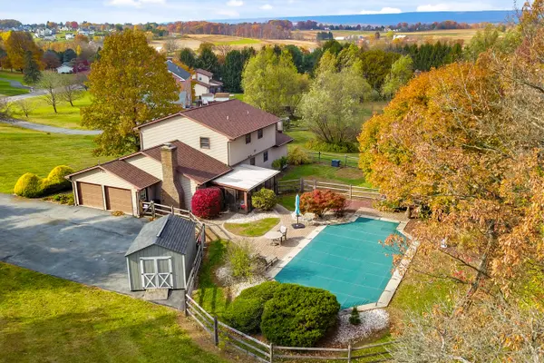 228 Cherry Hill Rd, Bushkill Twp, PA 18064