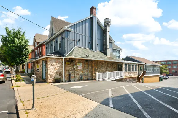 127 S Broad St, Nazareth, PA 18064-2119