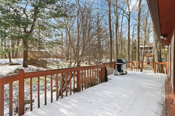 343 Echo Lake Rd, Tobyhanna, PA 18466-8289