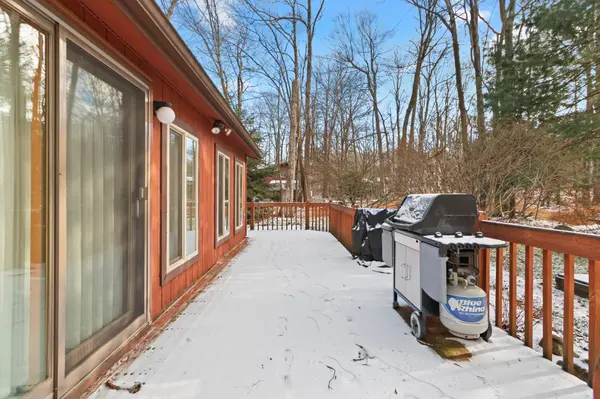 343 Echo Lake Rd, Tobyhanna, PA 18466-8289