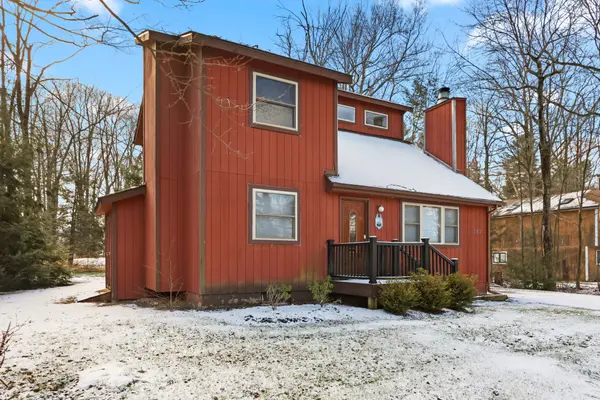 343 Echo Lake Rd, Tobyhanna, PA 18466-8289