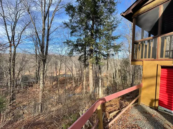 126 Lenape Dr, Pocono Lake, PA 18347-8164