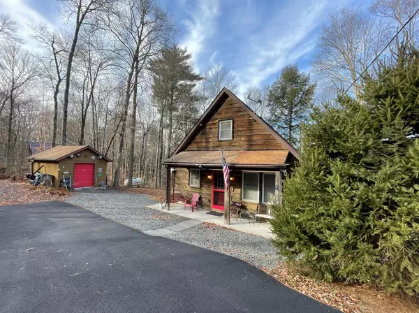 126 Lenape Dr, Pocono Lake, PA 18347-8164