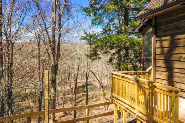 126 Lenape Dr, Pocono Lake, PA 18347-8164