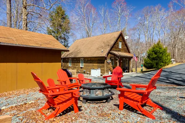 126 Lenape Dr, Pocono Lake, PA 18347-8164