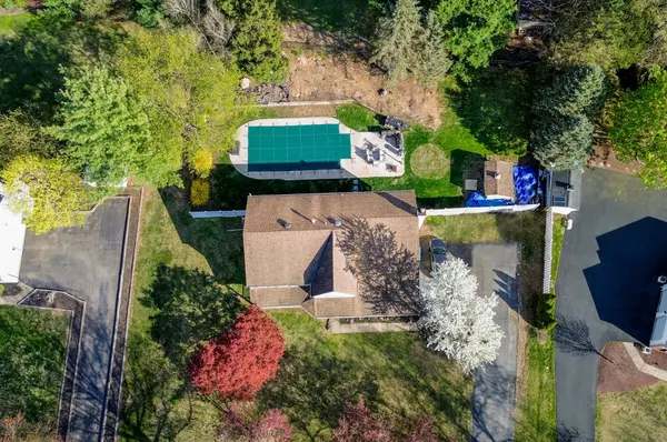7 Inverrary Ave, Washington, NJ 07882-1500