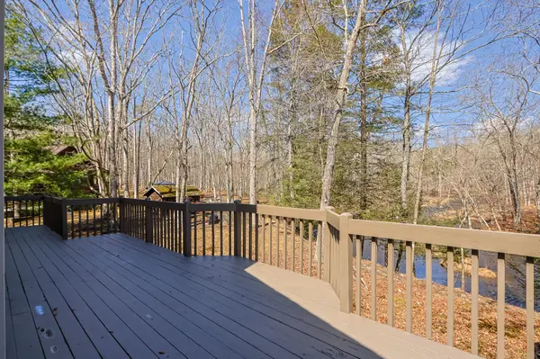 367 Saunder Dr, Bushkill, PA 18324