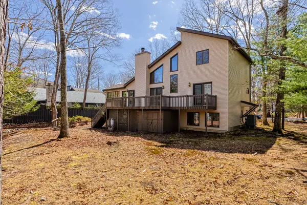 367 Saunder Dr, Bushkill, PA 18324