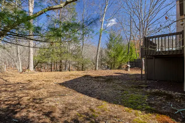 367 Saunder Dr, Bushkill, PA 18324