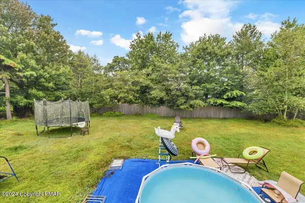 2083 Sun Valley Dr, Blakeslee, PA 18610-2134