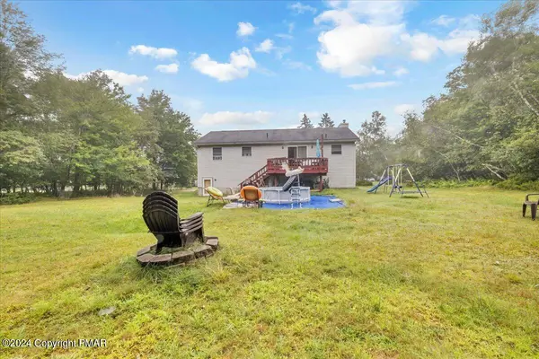 2083 Sun Valley Dr, Blakeslee, PA 18610-2134