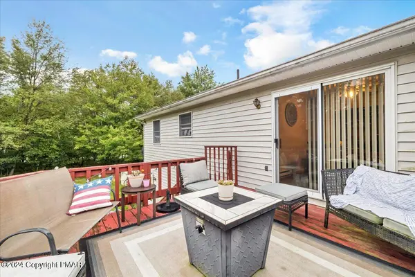 2083 Sun Valley Dr, Blakeslee, PA 18610-2134
