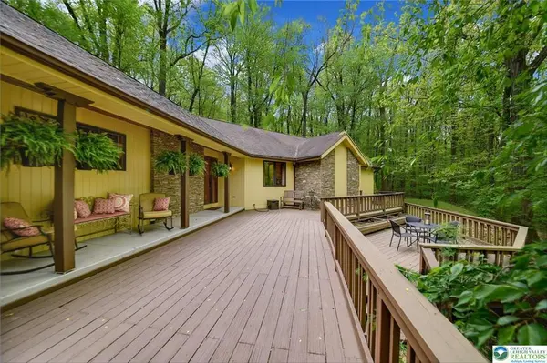 2330 Wood Ln, Allentown, PA 18103-7712