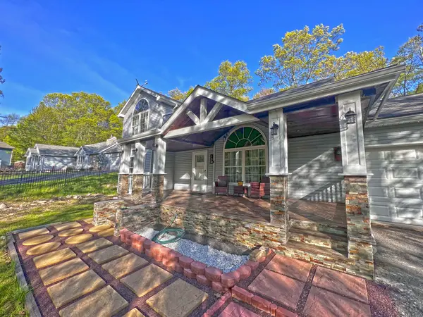 158 Davis Cir, Bushkill, PA 18324-7917