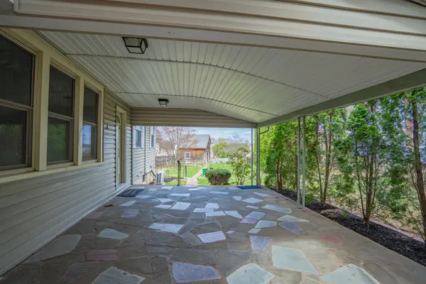 221 Franklin St, Alburtis, PA 18011-5009