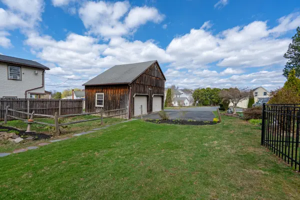 221 Franklin St, Alburtis, PA 18011-5009