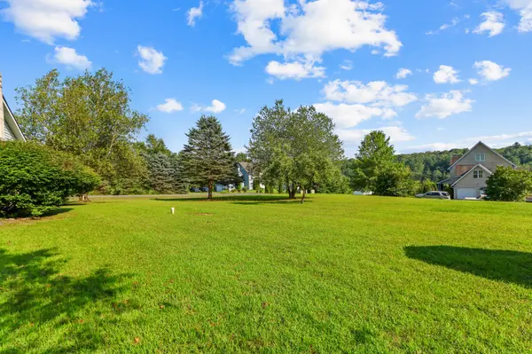2241 Reo Dr, Effort, PA 18330-9734