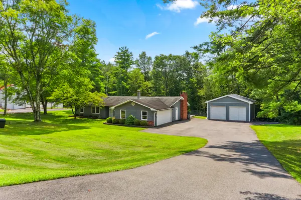 540 Rolling Pines Dr, Saylorsburg, PA 18353-8565