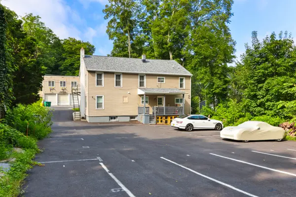 36 Main St, Delaware Water Gap, PA 18327-7700
