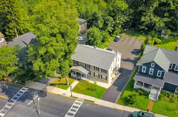 36 Main St, Delaware Water Gap, PA 18327-7700