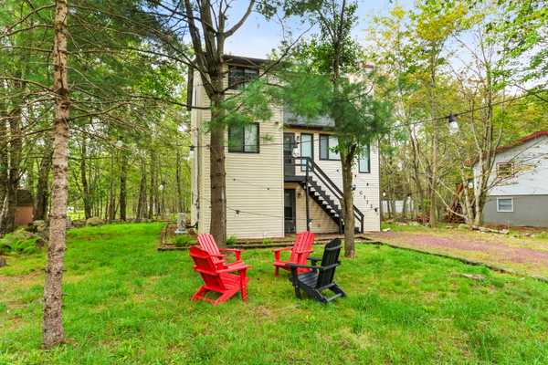 3450 Peak Dr, Tobyhanna, PA 18466