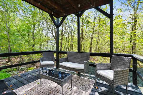 3450 Peak Dr, Tobyhanna, PA 18466