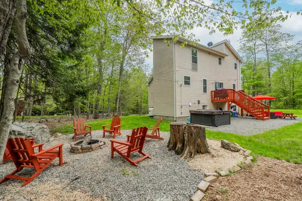 417 Roosevelt Ln, Tobyhanna, PA 18466-7888