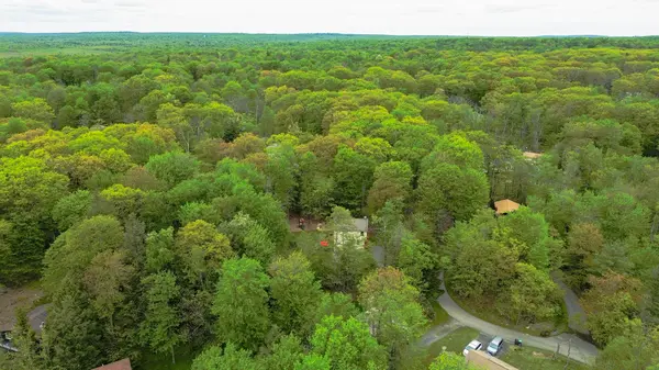 417 Roosevelt Ln, Tobyhanna, PA 18466-7888
