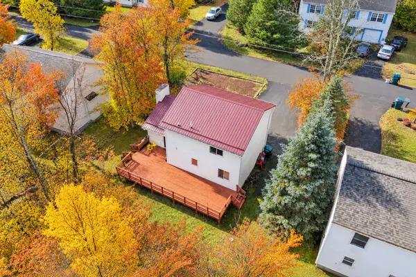 8407 Porcupine Dr, Tobyhanna, PA 18466-3455