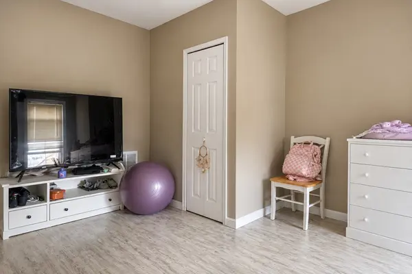 1039 Washington St, Easton, PA 18042-4125