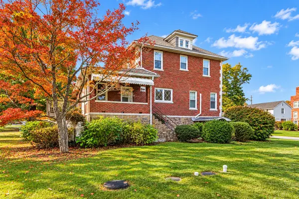 2780 Rimrock Dr, Stroudsburg, PA 18360-7093
