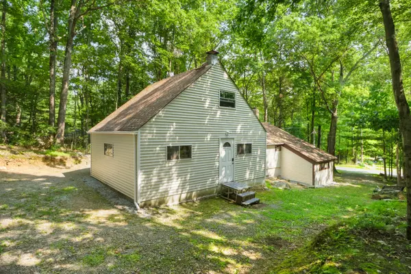 9387 Sherwood Dr, Kunkletown, PA 18058-1905