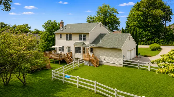 4006 Crest View Dr, Stroudsburg, PA 18360-9049