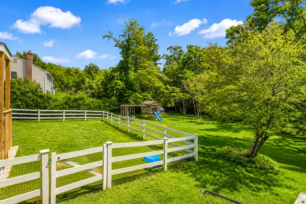 4006 Crest View Dr, Stroudsburg, PA 18360-9049