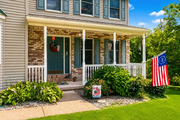 4006 Crest View Dr, Stroudsburg, PA 18360-9049