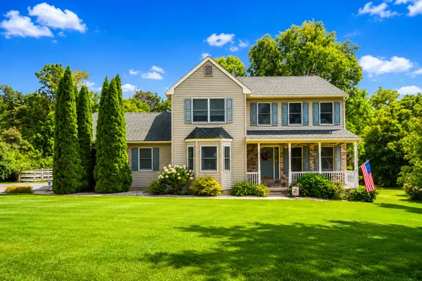 4006 Crest View Dr, Stroudsburg, PA 18360-9049