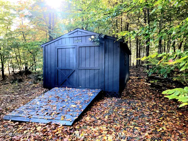 9820 Deerwood Dr, Tobyhanna, PA 18466-3877