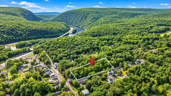 21 Shepard Ave, Delaware Water Gap, PA 18327-7710