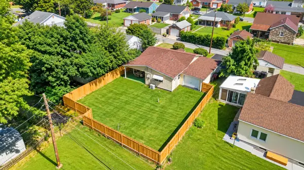 350 Maple St, Whitehall, PA 18052-6531
